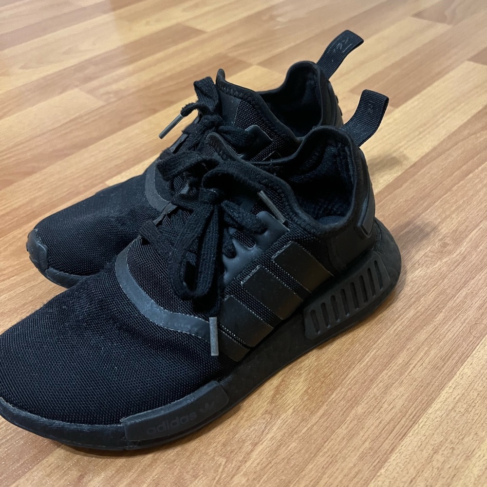 Adidas women’s running sneakers black